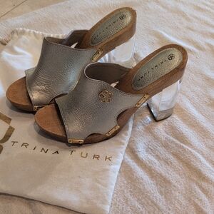 Trina Turk Sz 9 Metallic Mules/Clogs with Clear Block Heels